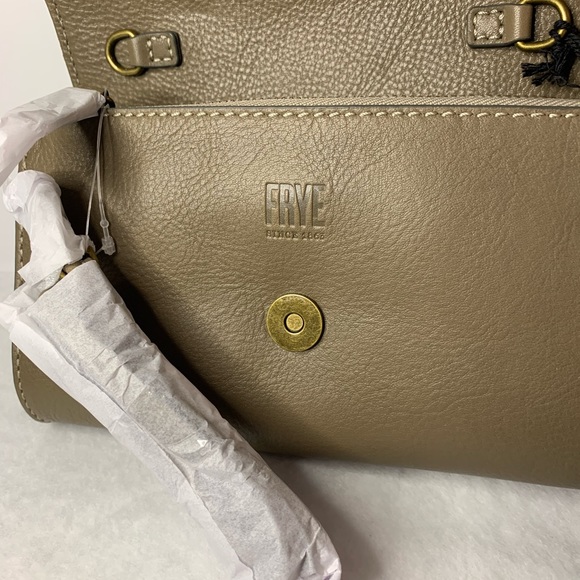 Frye Bags Frye Olivia Crossbody Wallet Clutch Bag Ice Taupe Leather